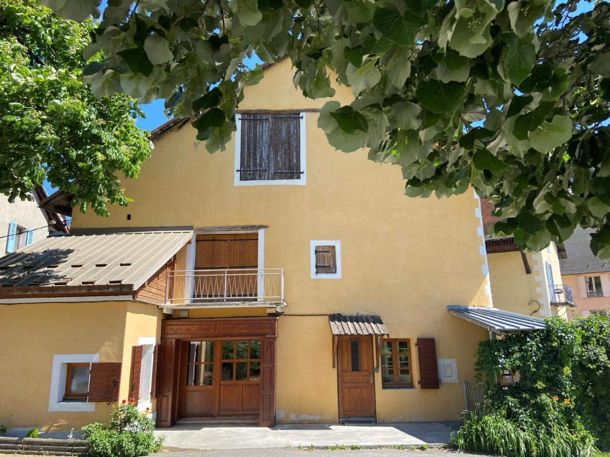 Le Pied De Ville Pouzenc Embrun Exterior foto